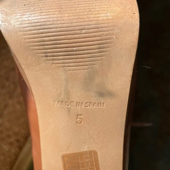 NEW || Brown Leather Heels - Picture 5 of 7